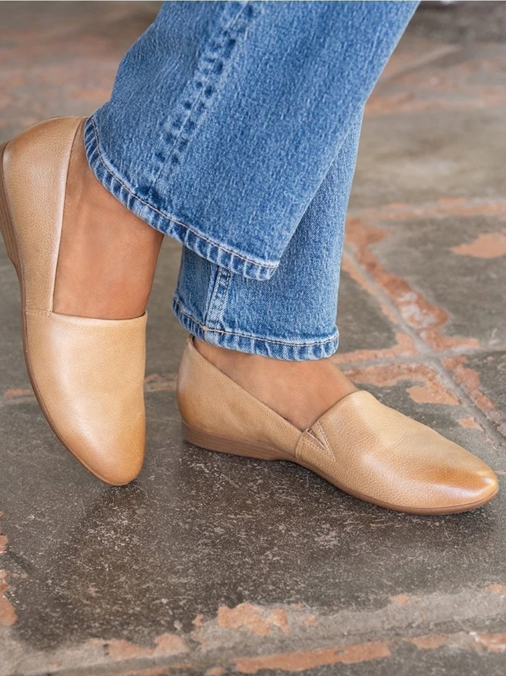 Dansko Larisa Womens Beige Leather Slip-On Loafer Flats Round Toe size 39